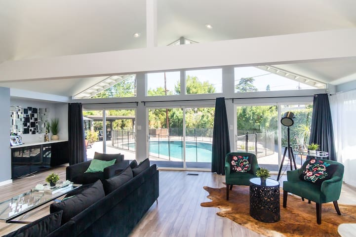 Luxury beautiful modern house in prime location