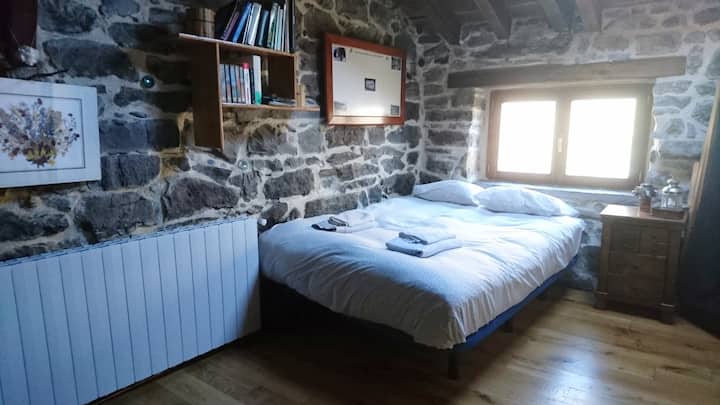 PLANTA SUPERIOR. CAMA 1.30  Y RADIADOR