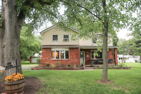 Geneva - Jay St Acres - Pup friendly!