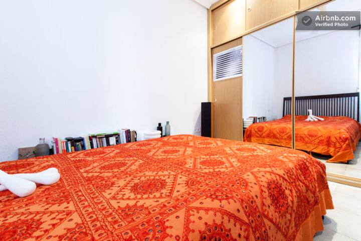 Quiet flat in historical Chamberí (IE, CEF area)