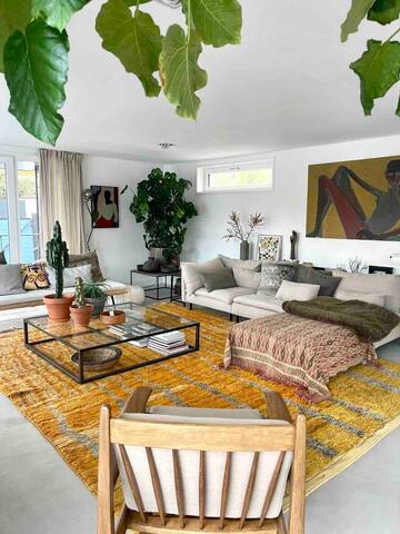 Design sunny houseboat on Amstel river gallery image 5