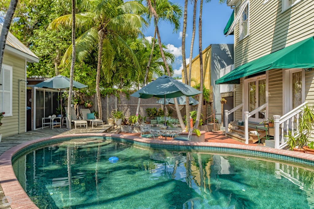 Island Pearl pool and deck