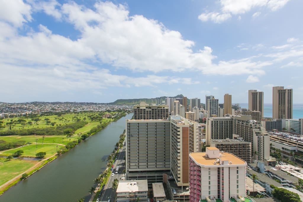Sweeping View of Ocean, Diamond Head and Canal from lanai