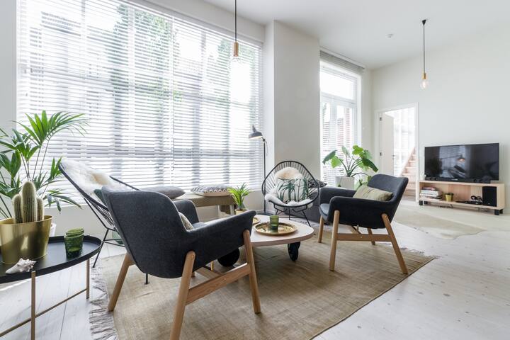 Charming duplex in mansion close to city centre. gallery image 3