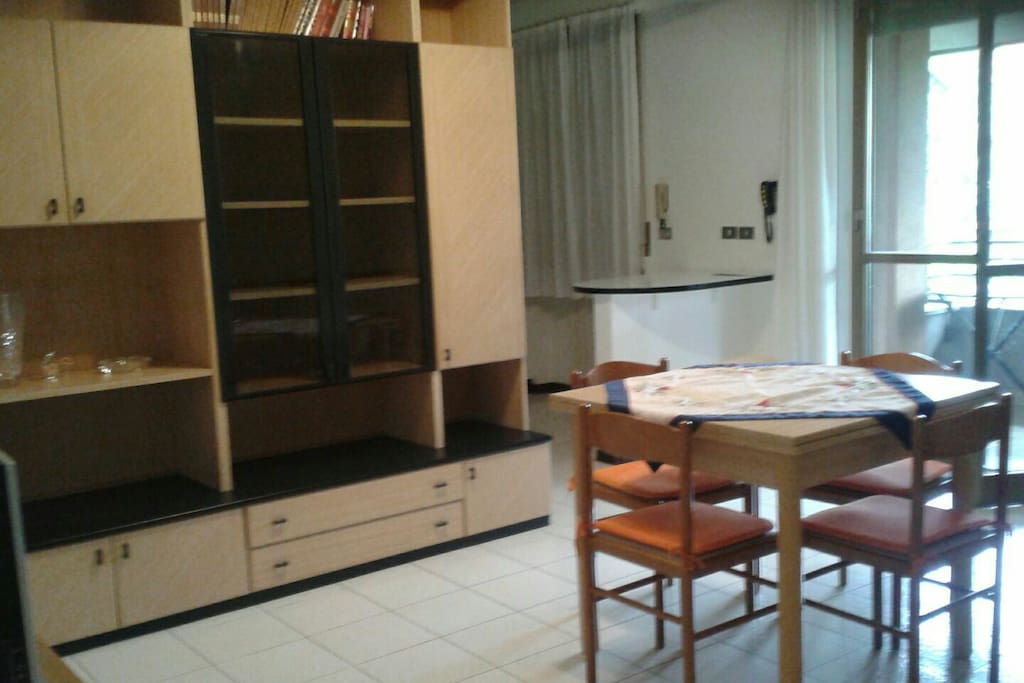 Sala da pranzo e soggiorno / Dining room and living room