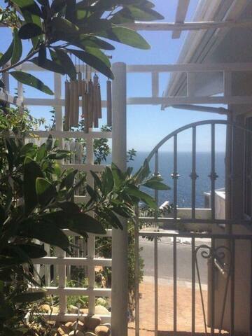 Homely seaside beach house gallery image 5