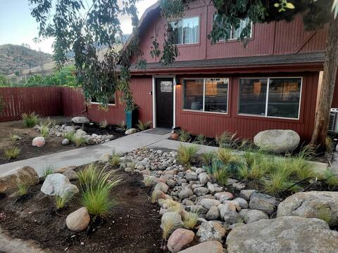 Lovely Lodge In the Heart of Kernville, California