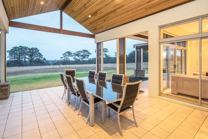 Juniper Metricup House – elegant country retreat gallery image 5