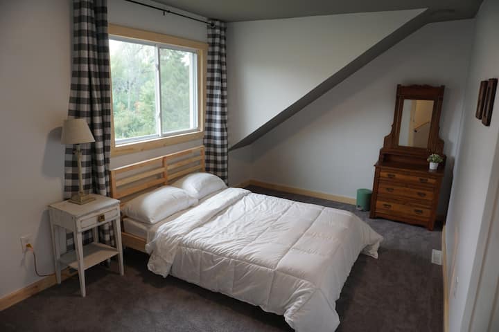 Lake view bedroom (full)