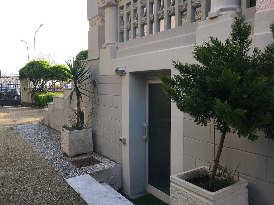 Main entrance to the apartment