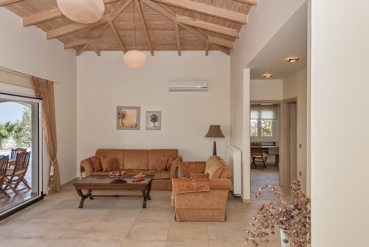 Living room and on the left you can see an office and on the right there is a toilet.