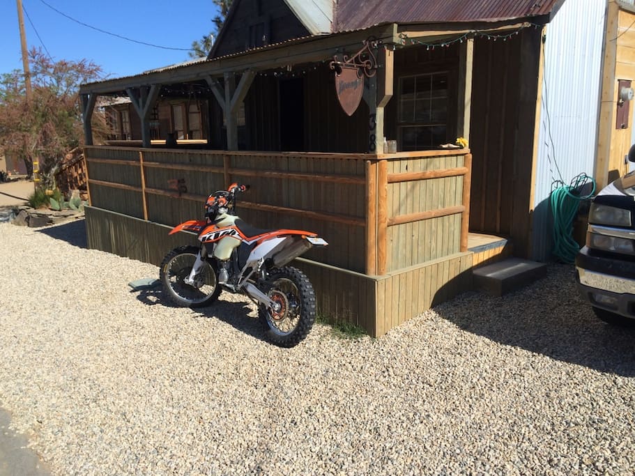Parking on sides of cabin