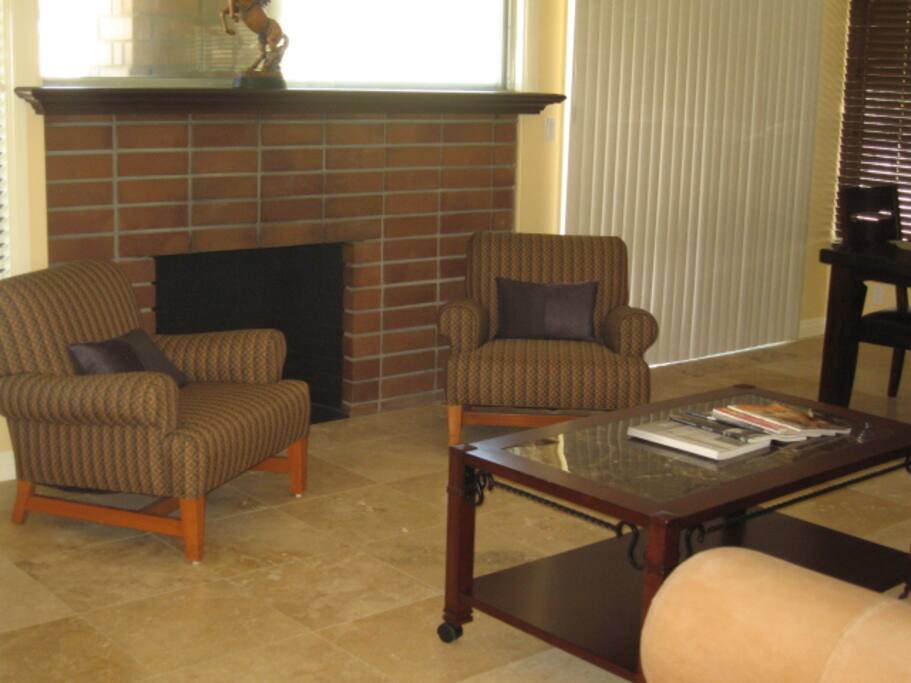 A very cozy and relaxed ambiance which will makes you feel like you're at home.