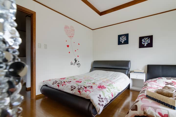New!2 stops to Namba and Nihombashi by subway. 3 stops to Shinsaibashi. Free wifi