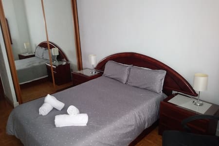 Habitación amplia en piso tranquilo