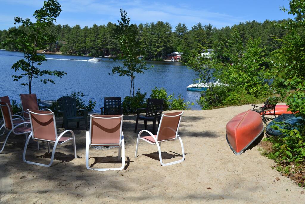 Great spot to watch the boats go by.