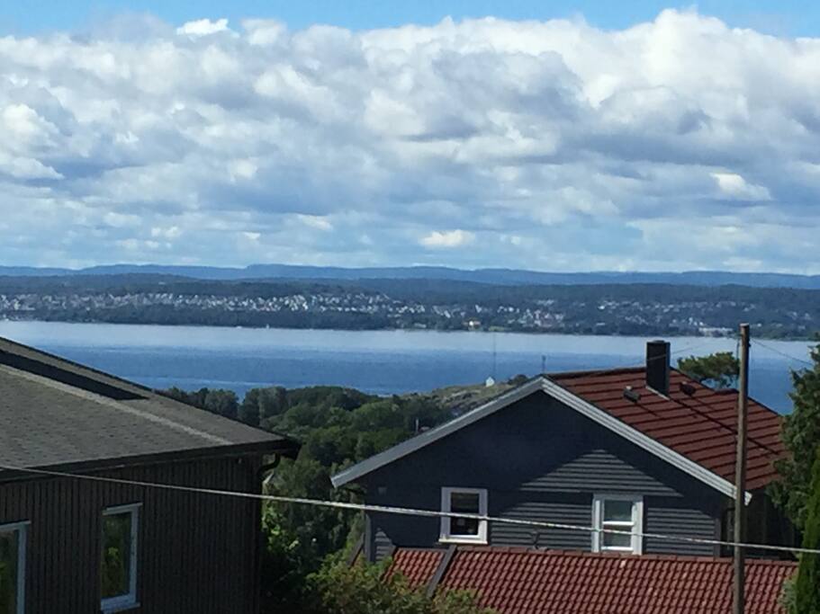 Utsikt over Oslofjorden/A view of the Oslo fjord.