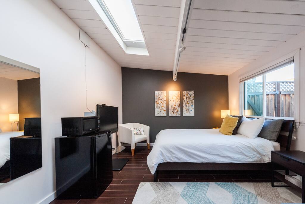 Queen-size bed, TV with antenna and Roku, mirror, microwave, refrigerator.