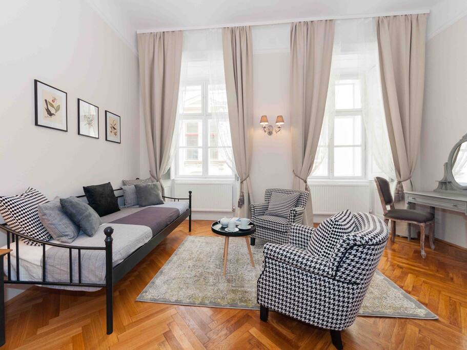 Grey bedroom single bed + sitting