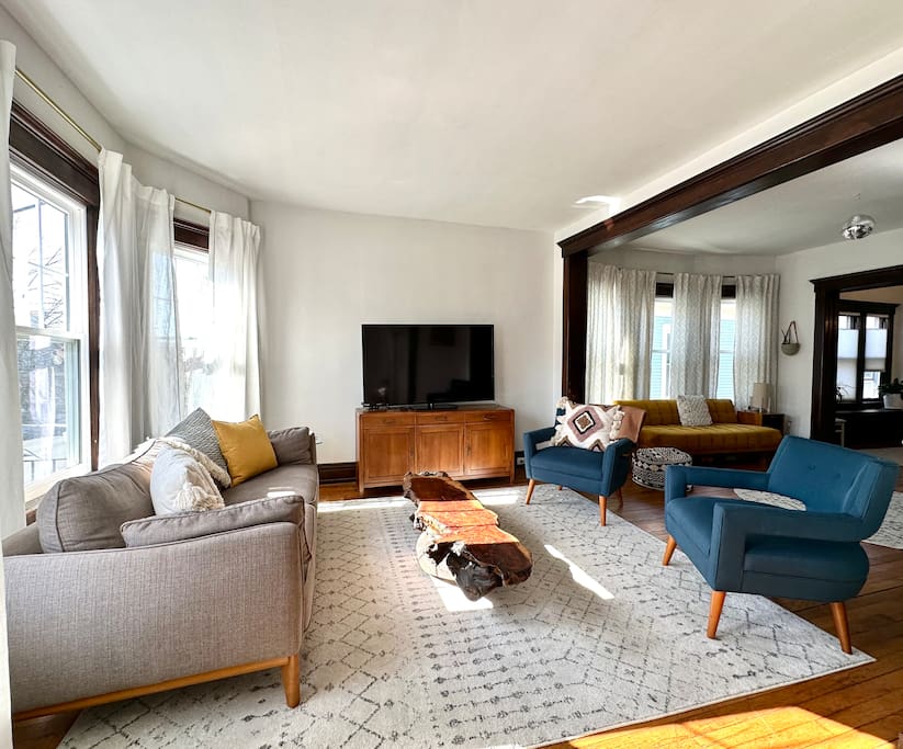 Spacious Elmwood Village Apt with parking