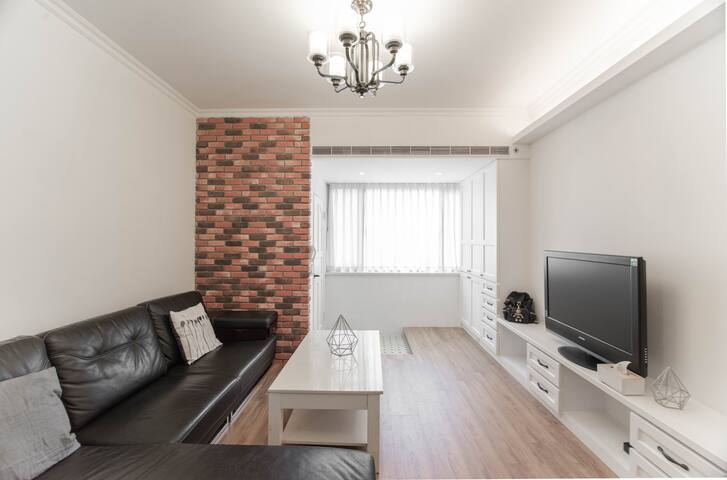 FX【三房兩衛！】一層兩戶/捷運忠孝復興步行5分鐘！/免追垃圾車/精品雙衛浴 長租 gallery image 3