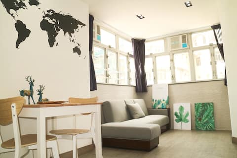 New Renovated Apt, 3 double beds, 3 mins to MTR