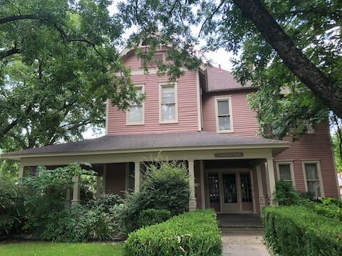 Popular Airbnb listing: Historic Claibourne House in Georgetown
