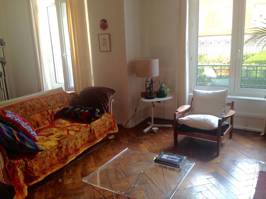 Salon plein sud. Bright living-room