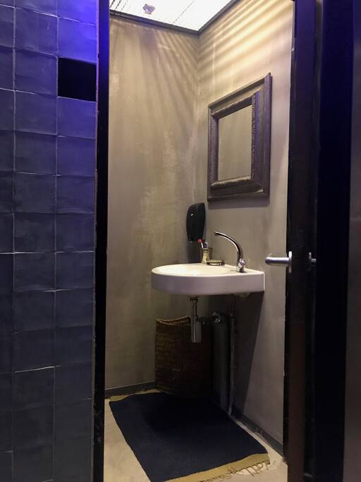 Toilet - Toilet