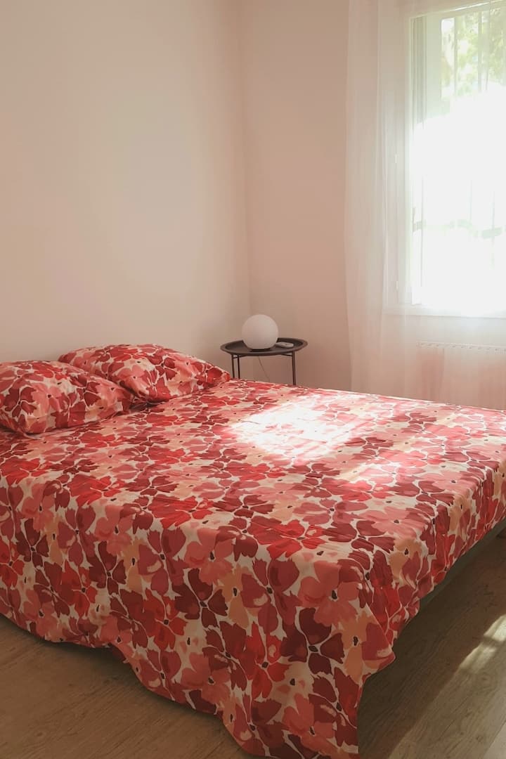 Schlafzimmer 1