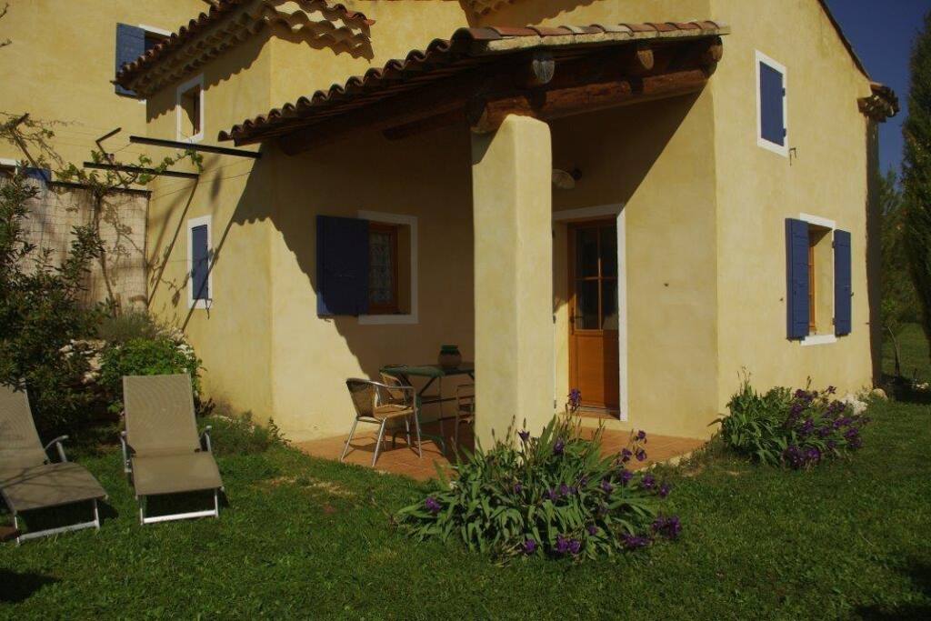 Le gîte de Sugarin et sa terrasse