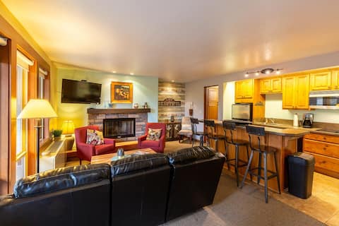 Cozy 7th Mtn Condo, closest lodging to Bachelor