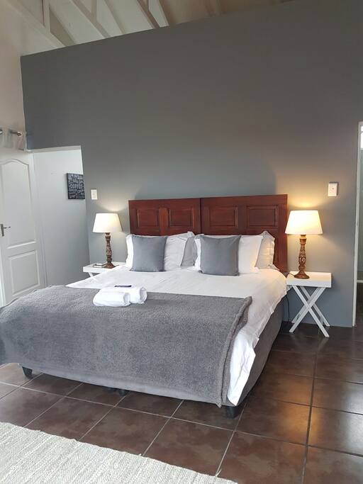 Full Bathroom, full self catering kitchen, private balcony