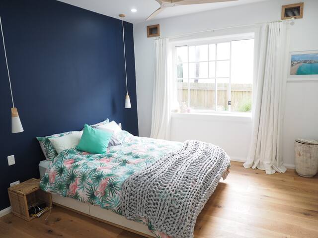 Large flat – steps from Bondi Beach gallery image 5