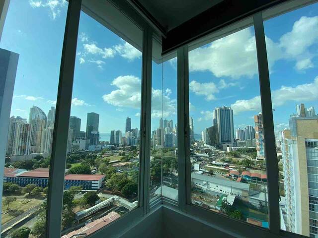 Cómoda habitación con grandiosa vista de la ciudad