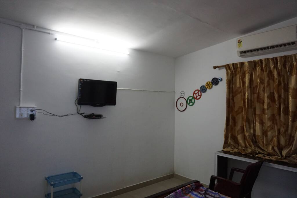 TV with most channels + AC