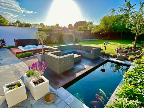 Luxury home with Jacuzzi and all comforts