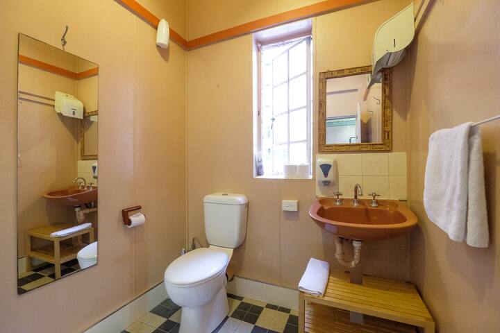 Annies House for only you ie NO OTHER GUESTS :) gallery image 5