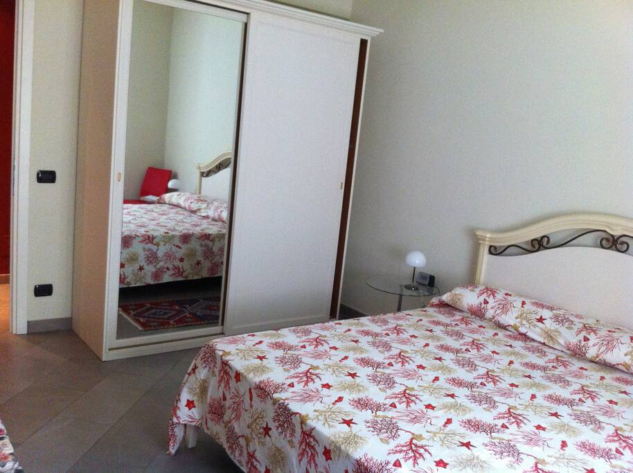 1 camera matrimoniale più divano letto