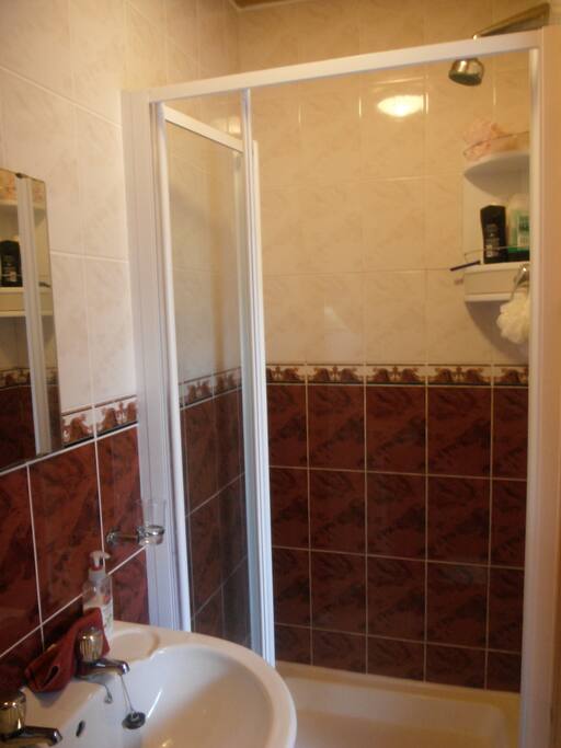Ensuite for 1st Bedroom