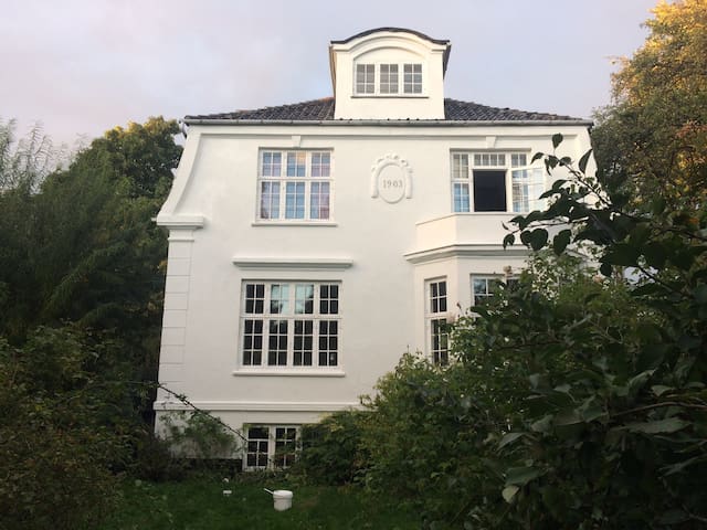 Beautiful old villa close to metro and central Cph