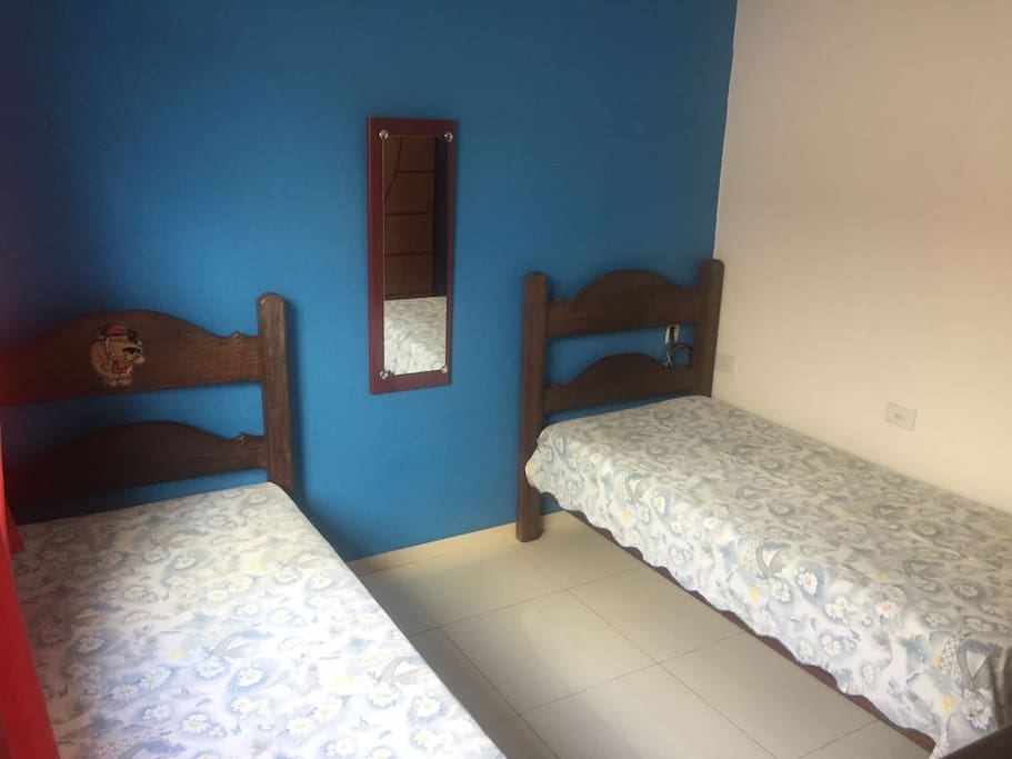 Quarto compartilhado sem banheiro