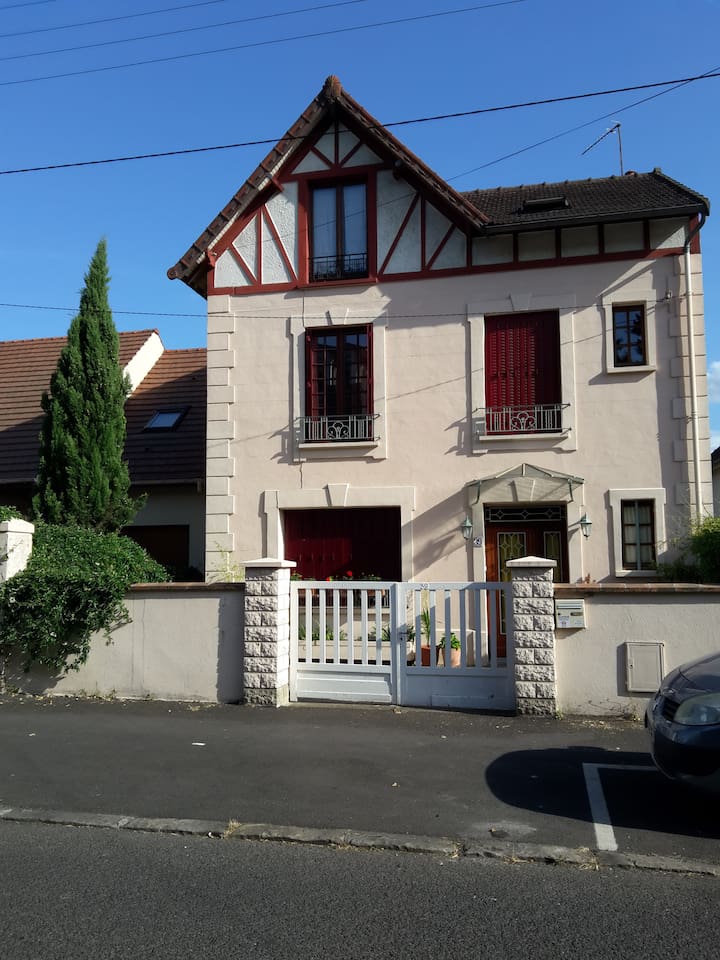 2 Private Bedrooms 25 Mn From Paris Bed And Breakfasts For Rent In Conflans Sainte Honorine