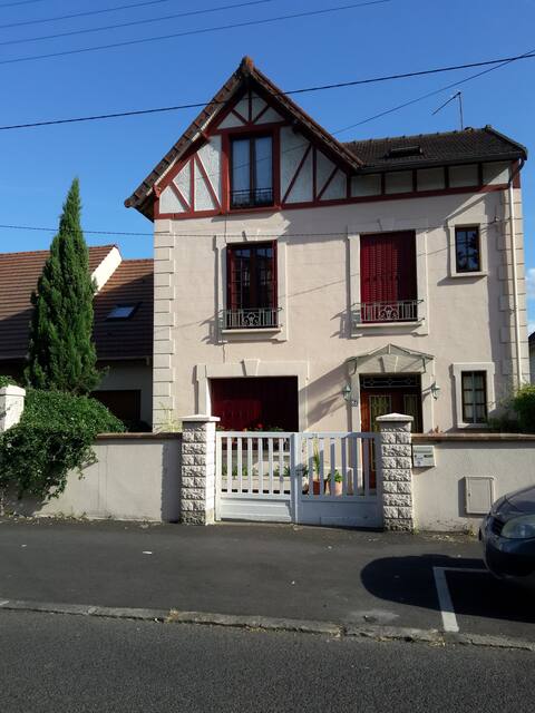 2 private bedrooms 25 mn from Paris