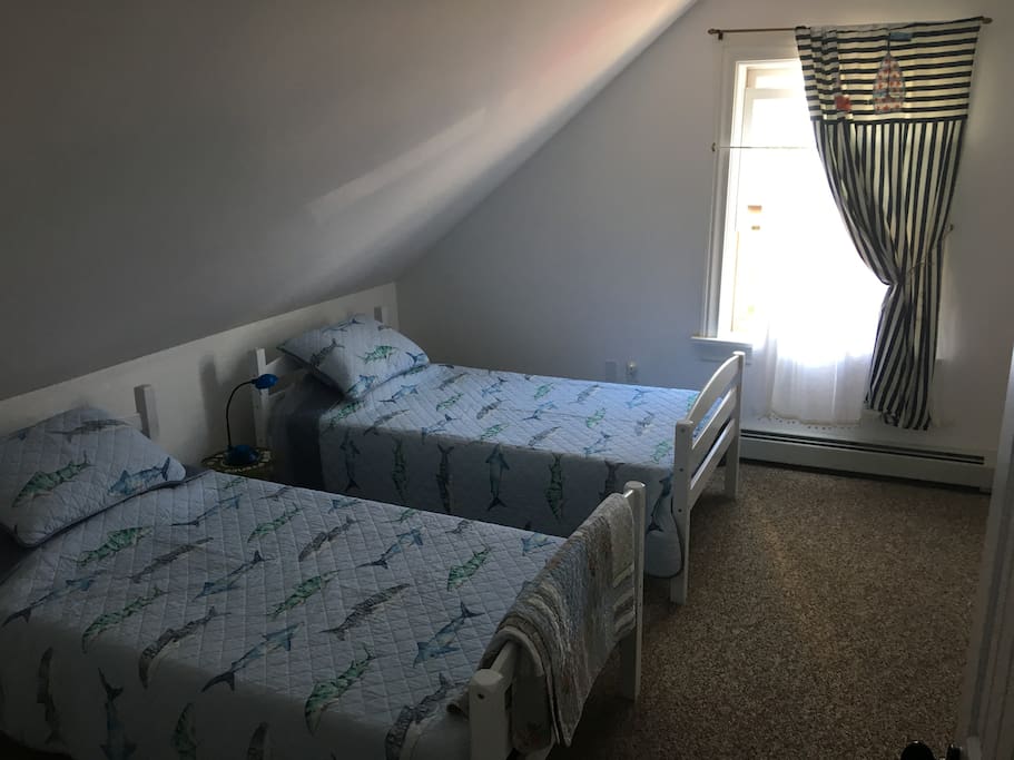 2nd bedroom