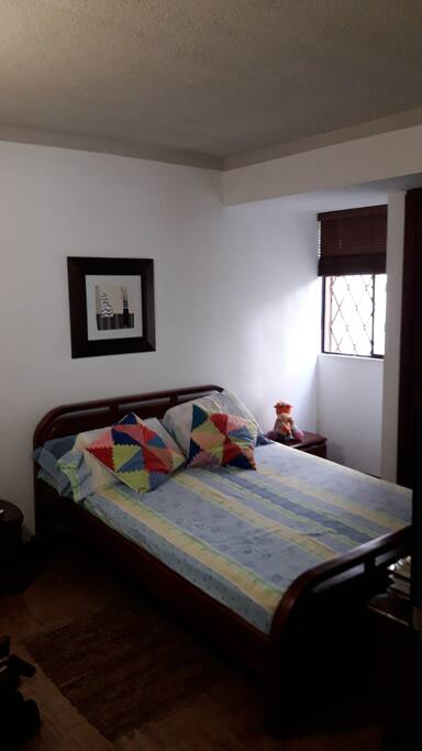 Habitacipn cama doble 1:40 con baño closet y television