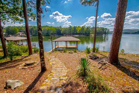 Lakefront! Multifamily! Dogs! Private dock!