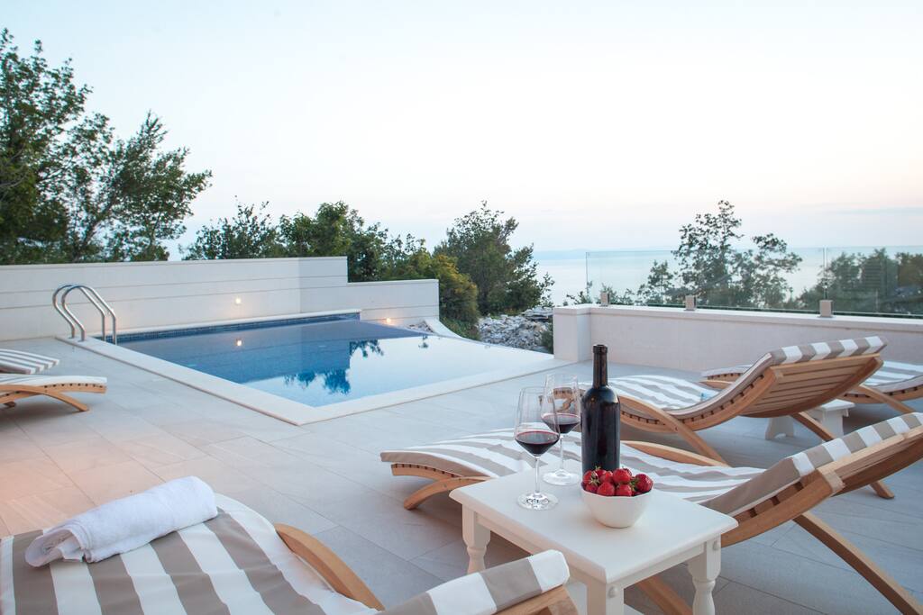 Three bedroom holiday home with pool Makarska Riviera Croatia
