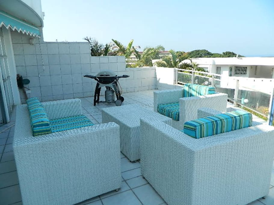 Huge patio with gas braai
