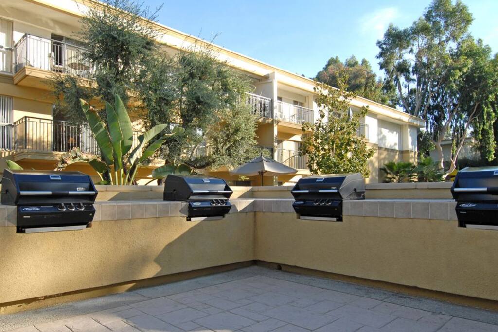 Friendly common area, BBQ on site by the swimming pool